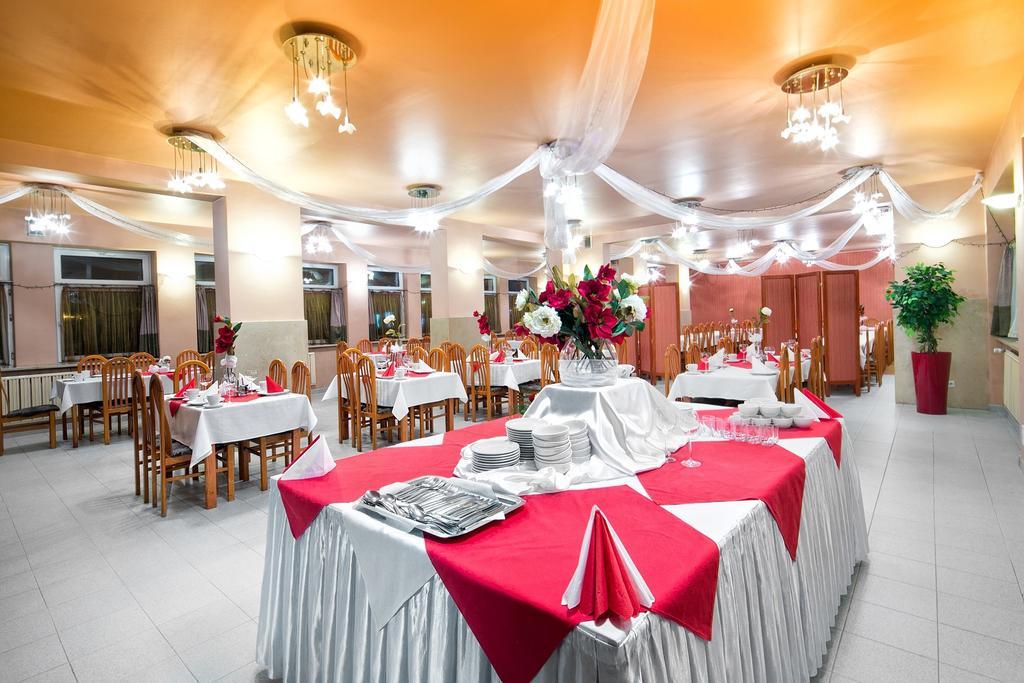 Hotel Monttis Sucha Beskidzka Eksteriør billede