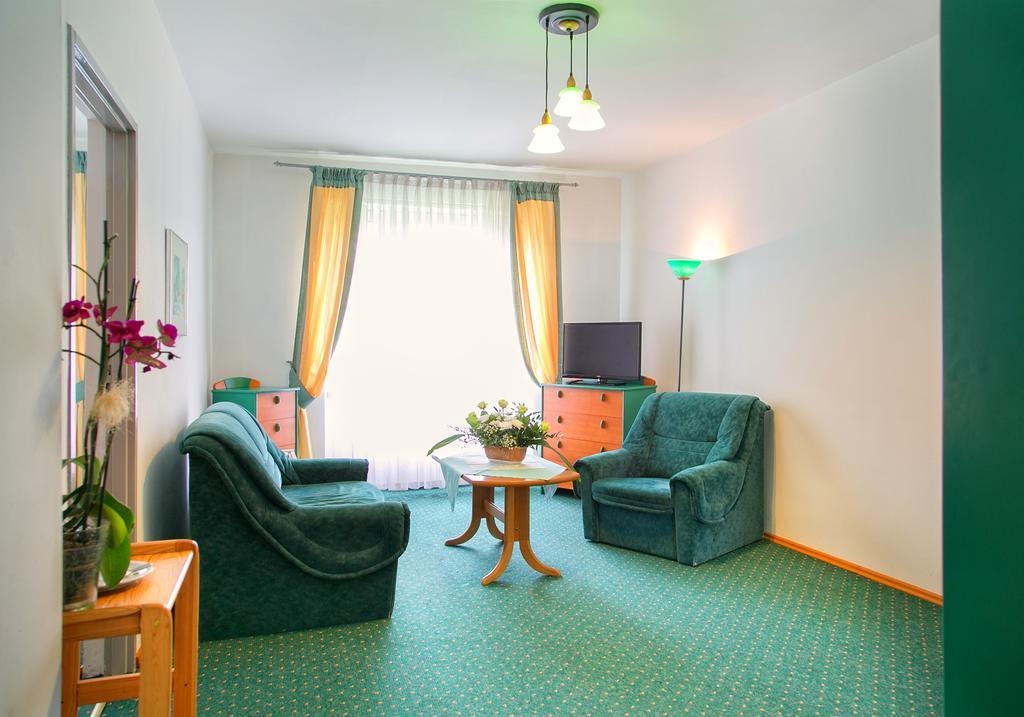 Hotel Monttis Sucha Beskidzka Eksteriør billede